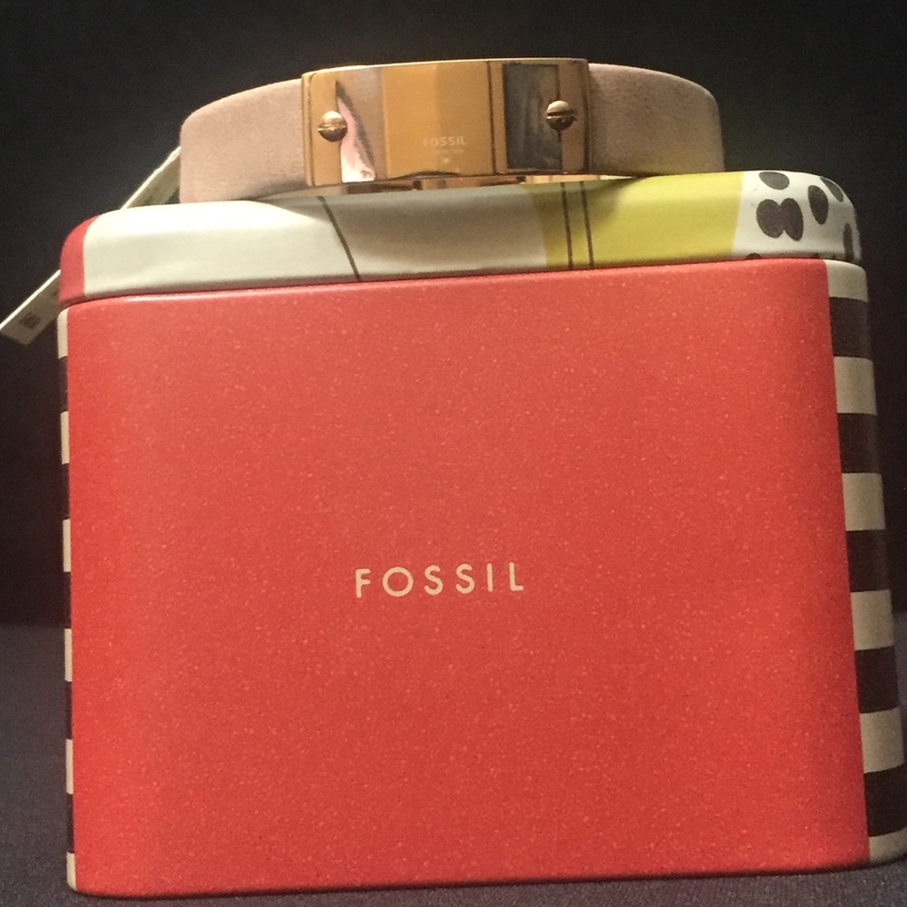 Fossil Leather Bracelets - Picture 6 of 8